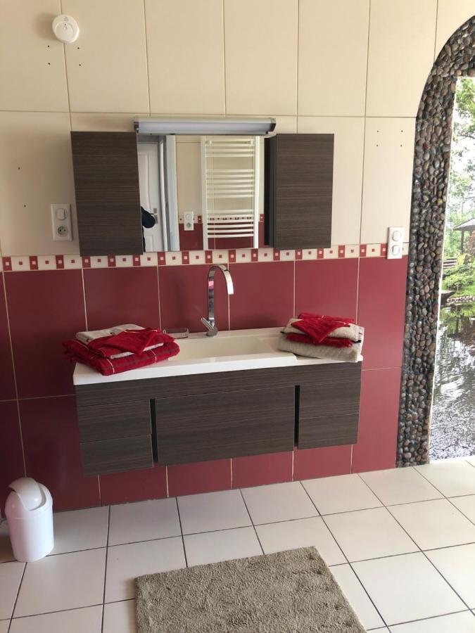 Le Jardin Des Roses Acomodação com café da manhã Gerponville Exterior foto